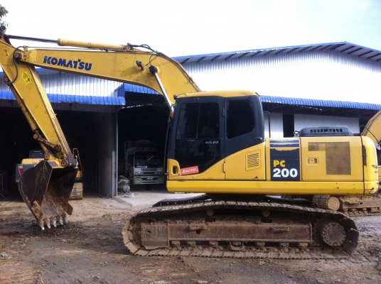 ขายรถแบคโฮ KOMATSU PC-200-7 ปี.2005 รถบางกอก 10995 ช.ม สภาพสวย เล่มทะเบียน จัดแน้นร์ได้ ราคา 1650000 สนใจโทร
