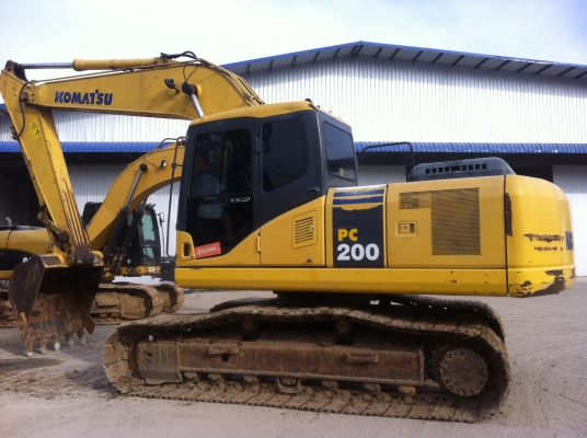ขายรถแบคโฮ KOMATSU PC-200-7 ปี.2005 รถบางกอก 10995 ช.ม สภาพสวย เล่มทะเบียน จัดแน้นร์ได้ ราคา 1650000 สนใจโทร