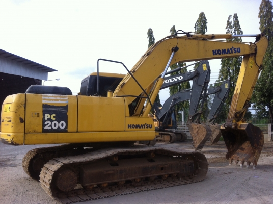 ขายรถแบคโฮ KOMATSU PC-200-7 ปี.2005 รถบางกอก 10995 ช.ม สภาพสวย เล่มทะเบียน จัดแน้นร์ได้ ราคา 1650000 สนใจโทร
