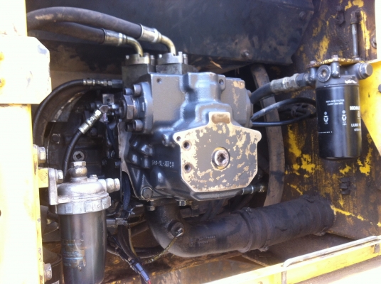 ขายรถแบคโฮ KOMATSU PC-200-7 ปี.2005 รถบางกอก 10995 ช.ม สภาพสวย เล่มทะเบียน จัดแน้นร์ได้ ราคา 1650000 สนใจโทร