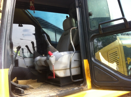 ขายรถแบคโฮ KOMATSU PC-200-7 ปี.2005 รถบางกอก 10995 ช.ม สภาพสวย เล่มทะเบียน จัดแน้นร์ได้ ราคา 1650000 สนใจโทร