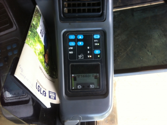 ขายรถแบคโฮ KOMATSU PC-200-7 ปี.2005 รถบางกอก 10995 ช.ม สภาพสวย เล่มทะเบียน จัดแน้นร์ได้ ราคา 1650000 สนใจโทร