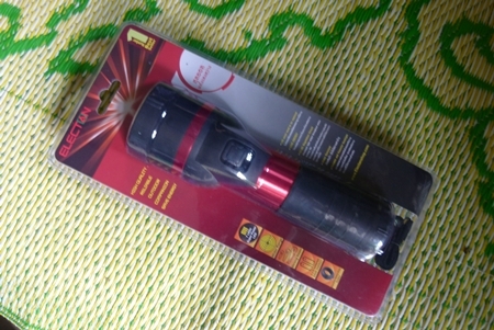 ไฟฉาย  LED  7 ดวง     เป็น อลูมิเนี่ยม