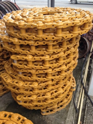 อะไหล่โซ่แทรค Track link โซ่เปล่า PC100 1 2 3 ราคา 55,000 บาท ของพร้อมส่งค่ะ อะไหล่โซ่แทรค Track link โซ่เปล่า PC100 1 2 3 ราคา 55,000 บาท ของพร้อมส่งค่ะ