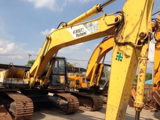 ขายรถนอกนำเข้าจากญี่ปุ่น KOBELCO SK200 มาร์ค 3  รถนำเข้าจากญี่ปุ่น  ไม่เคยผ่านการใช้งานในประเทศไทย สภาพพร้อมใช้  ราคา 1,600,000บาท ทดลองขับก่อนได้