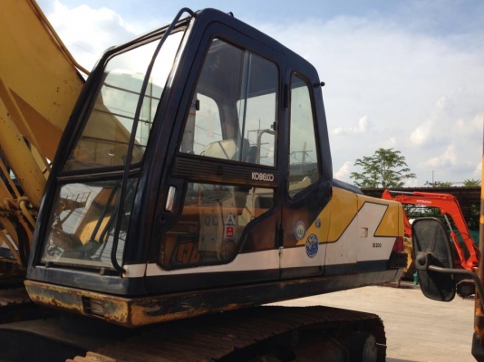 ขายรถนอกนำเข้าจากญี่ปุ่น KOBELCO SK200 มาร์ค 3  รถนำเข้าจากญี่ปุ่น  ไม่เคยผ่านการใช้งานในประเทศไทย สภาพพร้อมใช้  ราคา 1,600,000บาท ทดลองขับก่อนได้