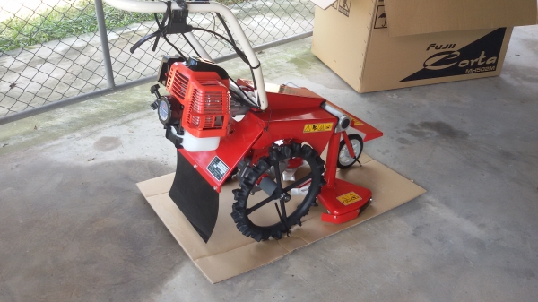 รถตัดหญ้า นำเข้าจากญี่ปุ่น (รถใหม่ครับ) รถตัดหญ้า นำเข้าจากญี่ปุ่น (รถใหม่ครับ)