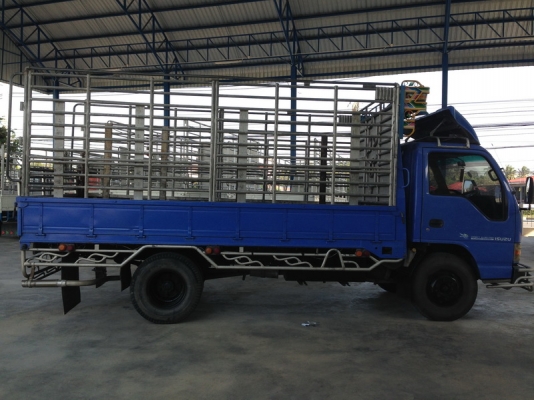 ISUZU NPR หัวน้ำเงิน ปี 2548 เครื่องยูโรทู 130 แรงเทอร์โบ พวงมาลัยเพาเวอร์  ยาว 4.30 เมตร