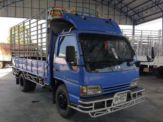 ISUZU NPR หัวน้ำเงิน ปี 2548 เครื่องยูโรทู 130 แรงเทอร์โบ พวงมาลัยเพาเวอร์  ยาว 4.30 เมตร