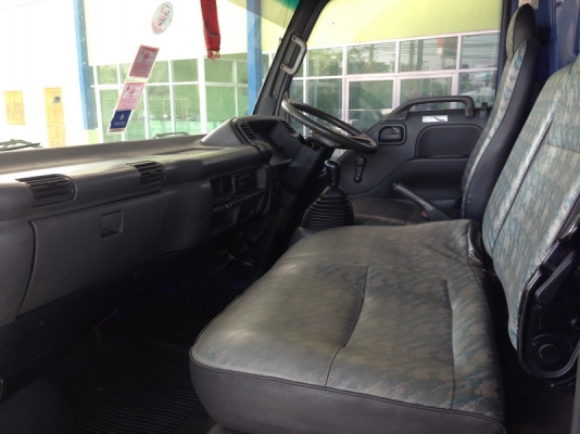 ISUZU NPR หัวน้ำเงิน ปี 2548 เครื่องยูโรทู 130 แรงเทอร์โบ พวงมาลัยเพาเวอร์  ยาว 4.30 เมตร