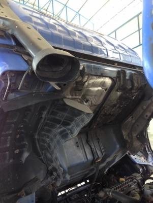 ISUZU NPR หัวน้ำเงิน ปี 2548 เครื่องยูโรทู 130 แรงเทอร์โบ พวงมาลัยเพาเวอร์  ยาว 4.30 เมตร