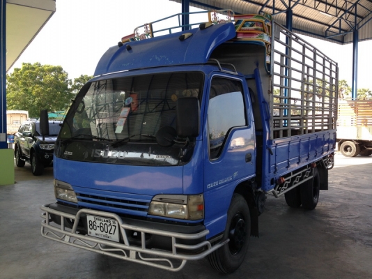ISUZU NPR หัวน้ำเงิน ปี 2548 เครื่องยูโรทู 130 แรงเทอร์โบ พวงมาลัยเพาเวอร์  ยาว 4.30 เมตร