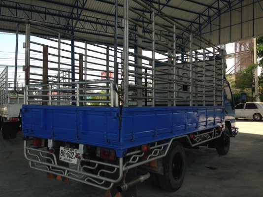 ISUZU NPR หัวน้ำเงิน ปี 2548 เครื่องยูโรทู 130 แรงเทอร์โบ พวงมาลัยเพาเวอร์  ยาว 4.30 เมตร