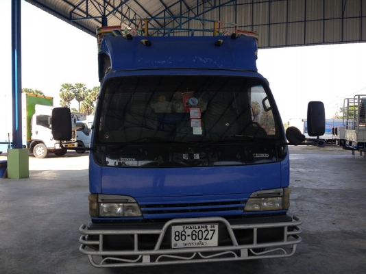 ISUZU NPR หัวน้ำเงิน ปี 2548 เครื่องยูโรทู 130 แรงเทอร์โบ พวงมาลัยเพาเวอร์  ยาว 4.30 เมตร