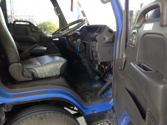 ISUZU NPR หัวน้ำเงิน ปี 2548 เครื่องยูโรทู 130 แรงเทอร์โบ พวงมาลัยเพาเวอร์  ยาว 4.30 เมตร