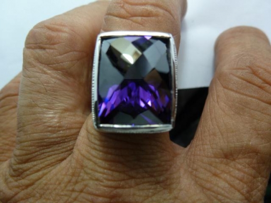 แหวนเงืนแท้พลอย cz สีม่วงเจียรลายสัปรด