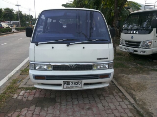 URVAN มือเดียว เบนซิน โรงงาน ใช้น้อยมาก