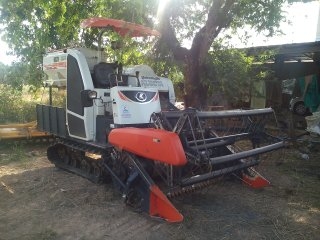 รถเกี่ยวข้าว DC-70