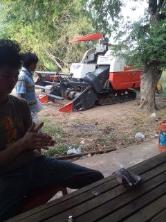 รถเกี่ยวข้าว DC-70