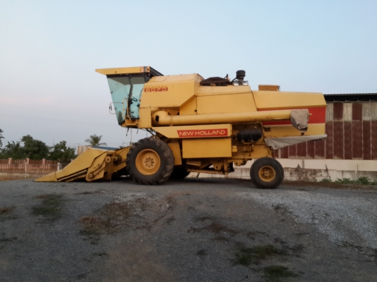 รถเกี่ยวข้าวโพด  New holland 8070