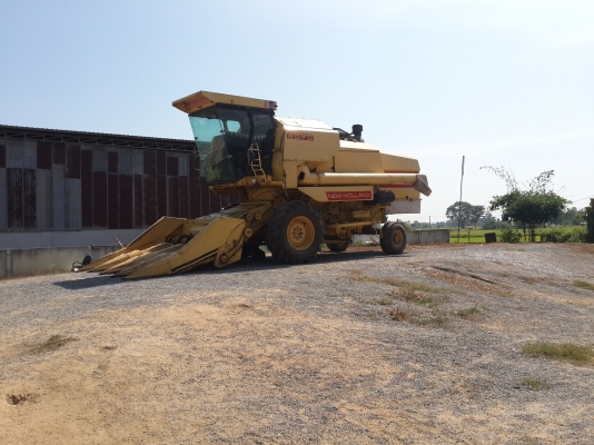 รถเกี่ยวข้าวโพด  New holland 8070