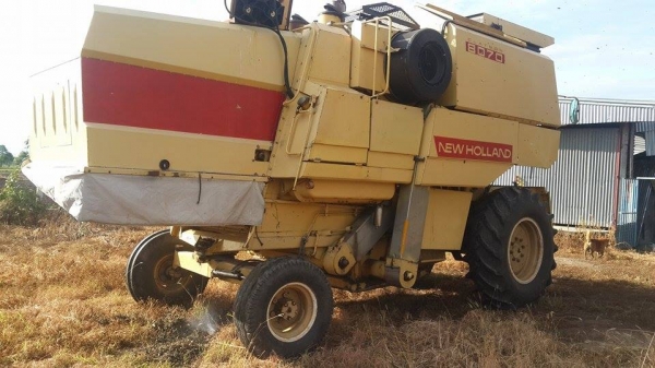 รถเกี่ยวข้าวโพด  New holland 8070