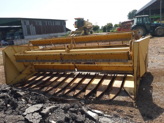 รถเกี่ยวข้าวโพด  New holland 8070