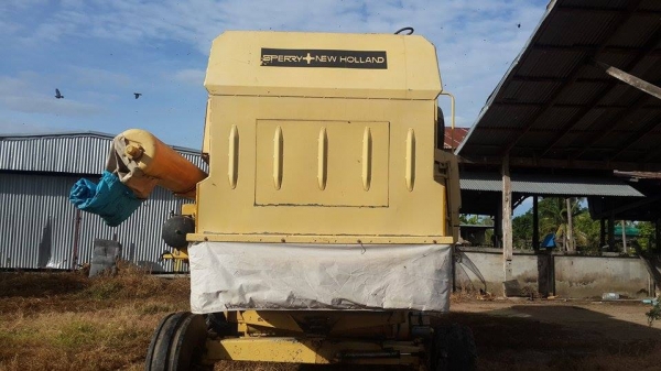 รถเกี่ยวข้าวโพด  New holland 8070