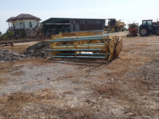 รถเกี่ยวข้าวโพด  New holland 8070