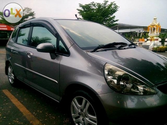 honda jazz i-dsi ปี 04 สีเทา สีสวย อมตะ รูปทรงกะทัดรัด พิมนิยม เกียออโต้ ขับง่าย จะเลี้ยวซ้าย เลี้ยวขวาก็คล่องตัวสุดๆ เหมาะมากกับชีวิตในเมือง