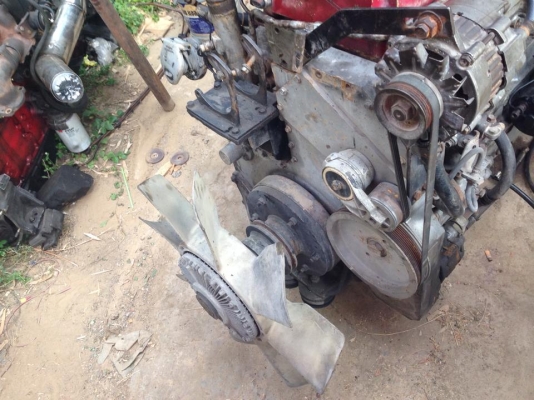 ขายเครื่องขมิ้นใช้แก๊สพร้อมเกียร์เป็นของฮีโน่และกลองอากาสยกชุดเครื่องพังลูซูบติดหนึ่งตัวcummin 330hp รุ่น l-trane