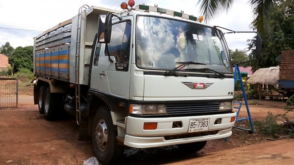 **1,300,000 บ.ต่อรอง**ขาย10ล้อ2เพลาดั้ม HINO FM3M-240HP FM3MNKD M10C-240แรงปี45 เครื่องเดิมเกียร์เดิม แน่น แห้ง แรงดี ไม่เยิ้ม เกียร์ดีไม่หลุดไม่หอน ช่วงล่างเดิม สโลวเดิม คัสซีดี ไม่ปะไม่ดาม กระบะดั้มเนียมสภาพดี พื้นดีข้างดีไม่ผุ ไม่โก่ง หัวเก๋งเดิม ภายใน **1,300,000 บ.ต่อรอง**ขาย10ล้อ2เพลาดั้ม HINO FM3M-240HP FM3MNKD M10C-240แรงปี45 เครื่องเดิมเกียร์เดิม แน่น แห้ง แรงดี ไม่เยิ้ม เกียร์ดีไม่หลุดไม่หอน ช่วงล่างเดิม สโลวเดิม คัสซีดี ไม่ปะไม่ดาม กระบะดั้มเนียมสภาพดี พื้นดีข้างดีไม่ผุ ไม่โก่ง หัวเก๋งเดิม ภายใน