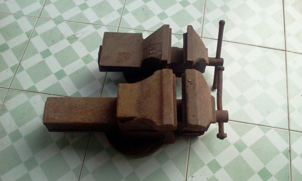 ขายปากกาจับของกับรถป๊อบและรถไฟฟ้า