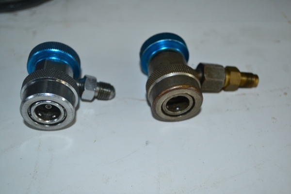 หัวเติมนำ้ยาแอร์รถยนต์ด้านความดันต่ำขายรวม2ตัว