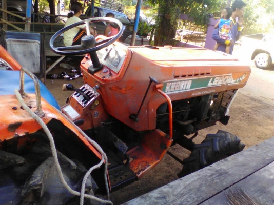 คูโบต้า L2202DTข้างขาว 4WD  สองเพลา พร้อมใช้