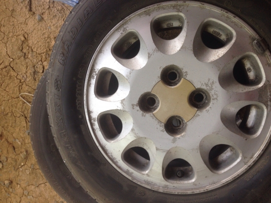 ขาย แม็กเดิม3ห่วง พร้อมยาง แถมน็อตเดิมให้ไป ราคา2,000฿ 0855155980