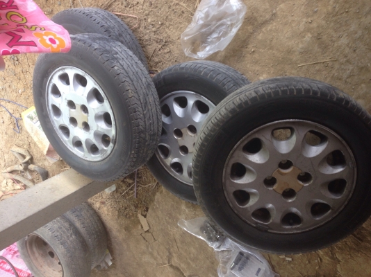 ขาย แม็กเดิม3ห่วง พร้อมยาง แถมน็อตเดิมให้ไป ราคา2,000฿ 0855155980