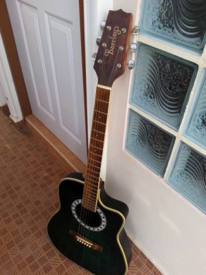 กีต้าร์ โปร่งไฟฟ้า Barclay