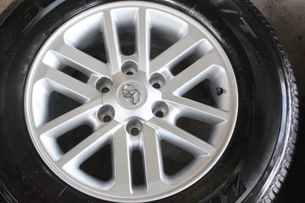 ขายล้อแม็กซ์เดิม ฟอร์จูนเนอร์ พร้อมยาง ขายล้อแม็กซ์เดิม ฟอร์จูนเนอร์ พร้อมยาง