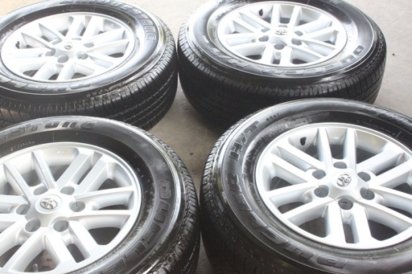 ขายล้อแม็กซ์เดิม ฟอร์จูนเนอร์ พร้อมยาง ขายล้อแม็กซ์เดิม ฟอร์จูนเนอร์ พร้อมยาง