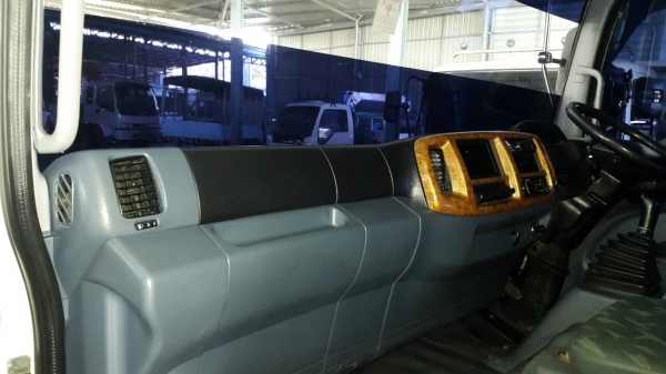 ขาย 6 ล้อ ฮีโน่ เมก้า เครน 5 ตัน  212 แรง  7.30 ม. รวมเครน ปี 2005  เครนทาดาโน่ 4 ปลอก 3 ชัก ขาเหลี่ยม รุ่นใหม่ ท้องวี สภาพสวยสุด ๆ เครื่องแน่น คัสซีสวย พร้อมใช้งาน     ชมรถก่อนได้ครับ สนใจติดต่อได้ที่  081-9425443