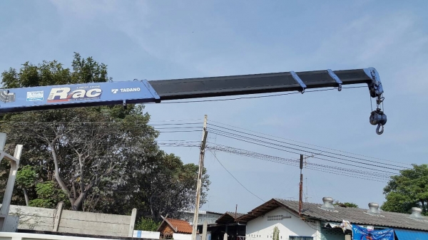 ขาย 6 ล้อ ฮีโน่ เมก้า เครน 5 ตัน  212 แรง  7.30 ม. รวมเครน ปี 2005  เครนทาดาโน่ 4 ปลอก 3 ชัก ขาเหลี่ยม รุ่นใหม่ ท้องวี สภาพสวยสุด ๆ เครื่องแน่น คัสซีสวย พร้อมใช้งาน     ชมรถก่อนได้ครับ สนใจติดต่อได้ที่  081-9425443