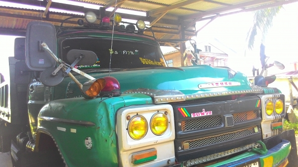 ขายรถดั้ม  อีซูซุ สีเขียว