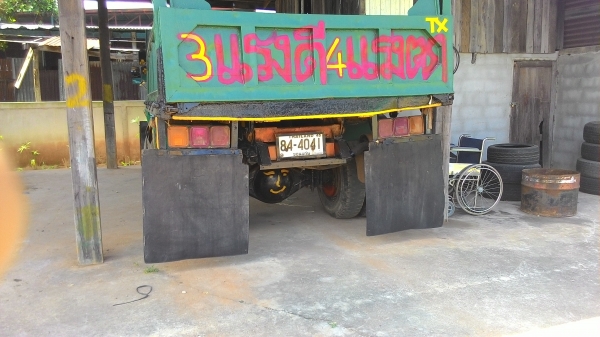 ขายรถดั้ม  อีซูซุ สีเขียว