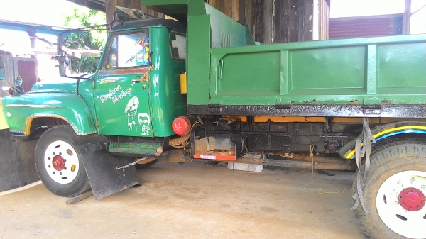 ขายรถดั้ม  อีซูซุ สีเขียว