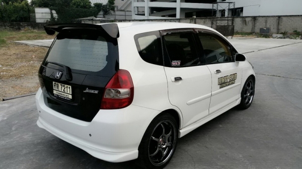HONDA JAZZ ปี 2005 ชุดแต่งรอบคัน เกียร์ AUTO ARIABG คู่หน้า เบรคระบบ ABS พวงมาลัยพาวเวอร์ แอร์เย็น กระจกไฟฟ้า ล้อ MAX แต่ง เครื่องเดิมแน่นๆ ช่วงล่างขับดี เบาะสภาพสวย สีสวย ภายในสะอาด รถพร้อมใช้งาน จัดไฟแนนได้ HONDA JAZZ ปี 2005 ชุดแต่งรอบคัน เกียร์ AUTO ARIABG คู่หน้า เบรคระบบ ABS พวงมาลัยพาวเวอร์ แอร์เย็น กระจกไฟฟ้า ล้อ MAX แต่ง เครื่องเดิมแน่นๆ ช่วงล่างขับดี เบาะสภาพสวย สีสวย ภายในสะอาด รถพร้อมใช้งาน จัดไฟแนนได้