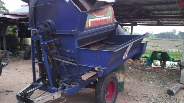 ขายตู้สีข้าว5ฟุตสิงเปลือยจัมโบ้เกษตรพัฒนาสภาพใหม่ชื้อมาจากบริษัทเกษตรพัฒนาปี46สภาพสวยมากขายถูกๆ65000บาทใช้ต่อพ่วงรถไถ36แรงขึ้นไปสภาพเดิมจากบริษัทเกษตรพัฒนายังไม่เคยซ่อม ซื้อไปสีข้าวได้เลยไม่ต้องซ่อม