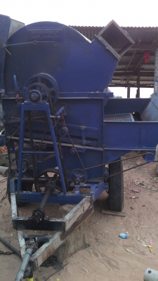 ขายตู้สีข้าว5ฟุตสิงเปลือยจัมโบ้เกษตรพัฒนาสภาพใหม่ชื้อมาจากบริษัทเกษตรพัฒนาปี46สภาพสวยมากขายถูกๆ65000บาทใช้ต่อพ่วงรถไถ36แรงขึ้นไปสภาพเดิมจากบริษัทเกษตรพัฒนายังไม่เคยซ่อม ซื้อไปสีข้าวได้เลยไม่ต้องซ่อม