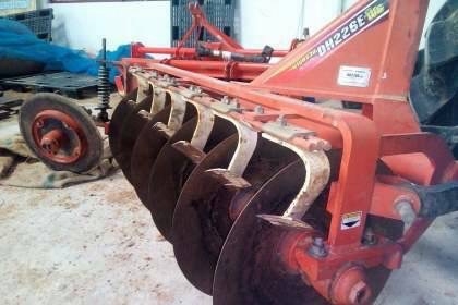 ขายด่วน รถไถ KUBOTA L3608 4WD รถใช้งานน้อยแค่ 270 ชม. เครื่องแห้งแรงดีมากครับไม่มีเยิ้ม อุปกรณ์มีให้ครบครัน มีใบดันหน้า มีผานพรวนดิน 6 และโรตารี่ครบพร้อมใช้งานได้เลยครับ เอกสารเล่มทะเบียนครบพร้อมโอน ราคาต่อรองได้ครับ