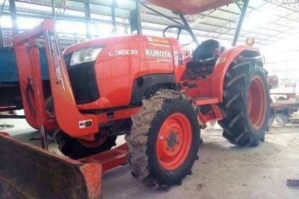 ขายด่วน รถไถ KUBOTA L3608 4WD รถใช้งานน้อยแค่ 270 ชม. เครื่องแห้งแรงดีมากครับไม่มีเยิ้ม อุปกรณ์มีให้ครบครัน มีใบดันหน้า มีผานพรวนดิน 6 และโรตารี่ครบพร้อมใช้งานได้เลยครับ เอกสารเล่มทะเบียนครบพร้อมโอน ราคาต่อรองได้ครับ